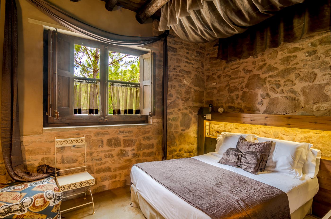 Habitación con cama doble